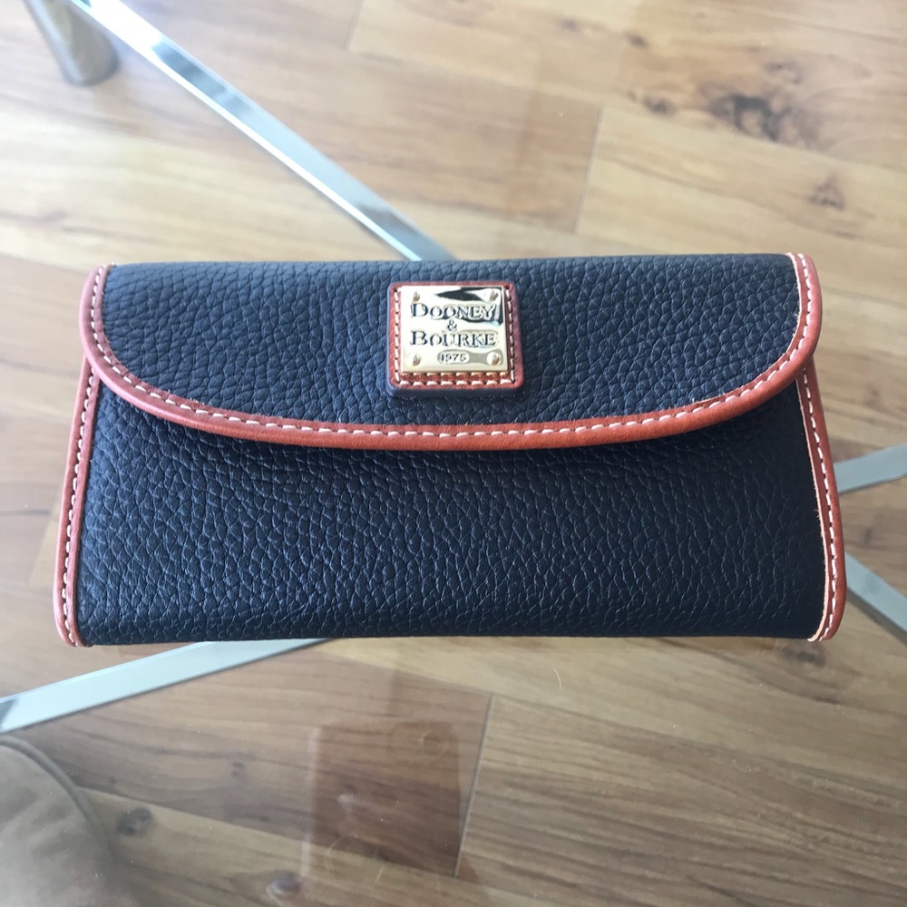 Dooney & Bourke wallet